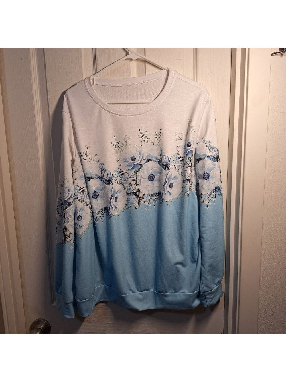 Womens Floral Blue and White Sweatshirt